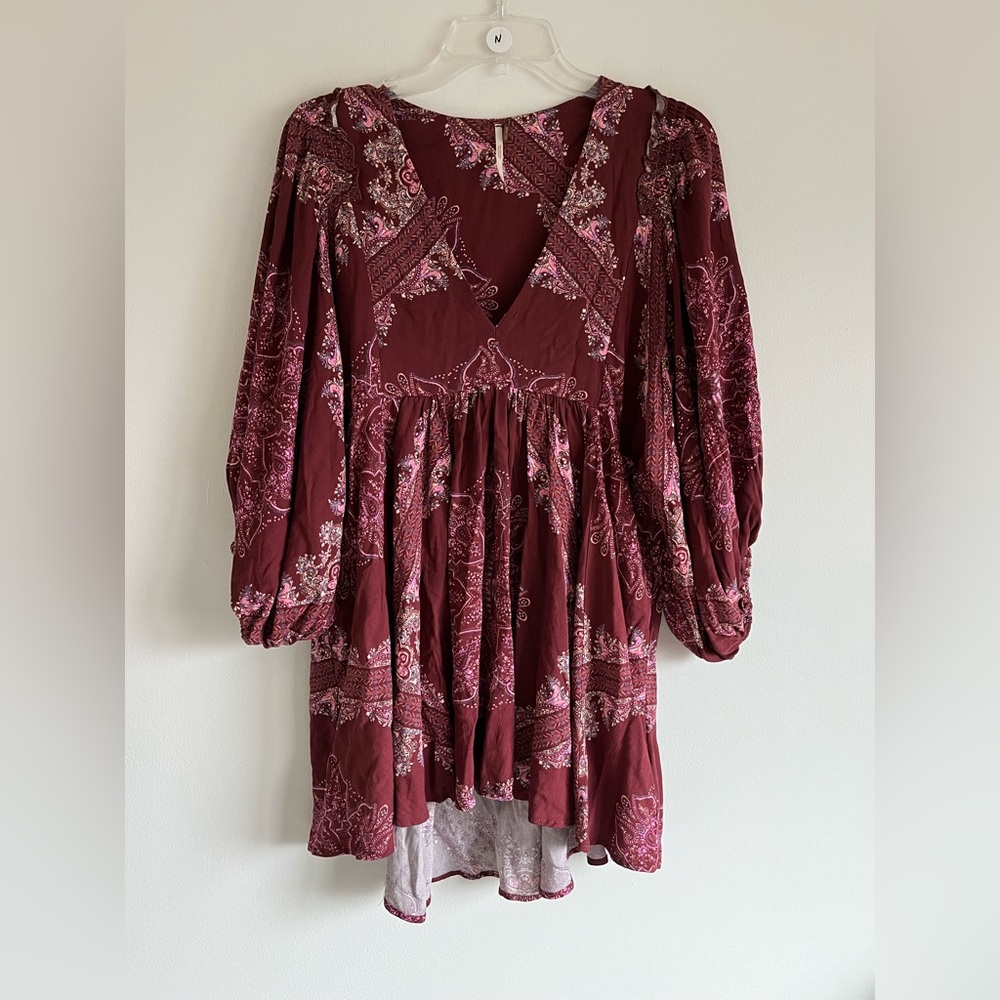 Free People. Maroon Pink Floral High Low Tunic Dress. Size small.